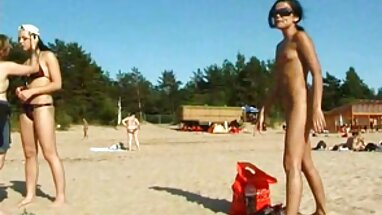 Cô bé thích chơi với jav massage hay của mình