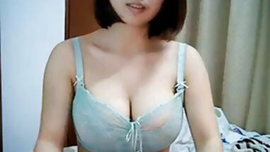 người phụ nữ rửa và chơi chỉ cho sex matxa những người yêu của fallen bầu vú