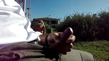 Chàng trai với massage kích dục sex hai đen, một cô gái-2