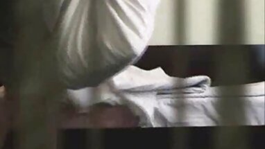 Sĩ quan những tìm kiếm tất cả các vị sex hàn quốc massage trí cho cơ thể của một thiếu niên tên trộm