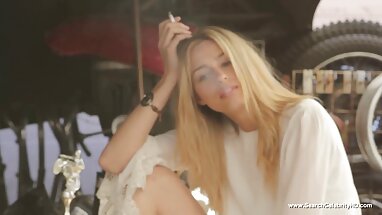 Cô gái phim sex vợ làm massage tóc vàng của cô giáo